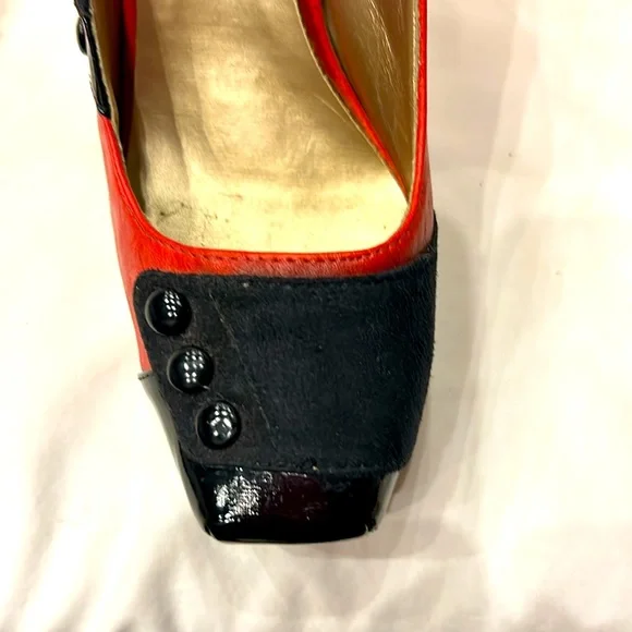 Qupid - Unique Red and Black Pump. Size 8 - Picture 8 of 9